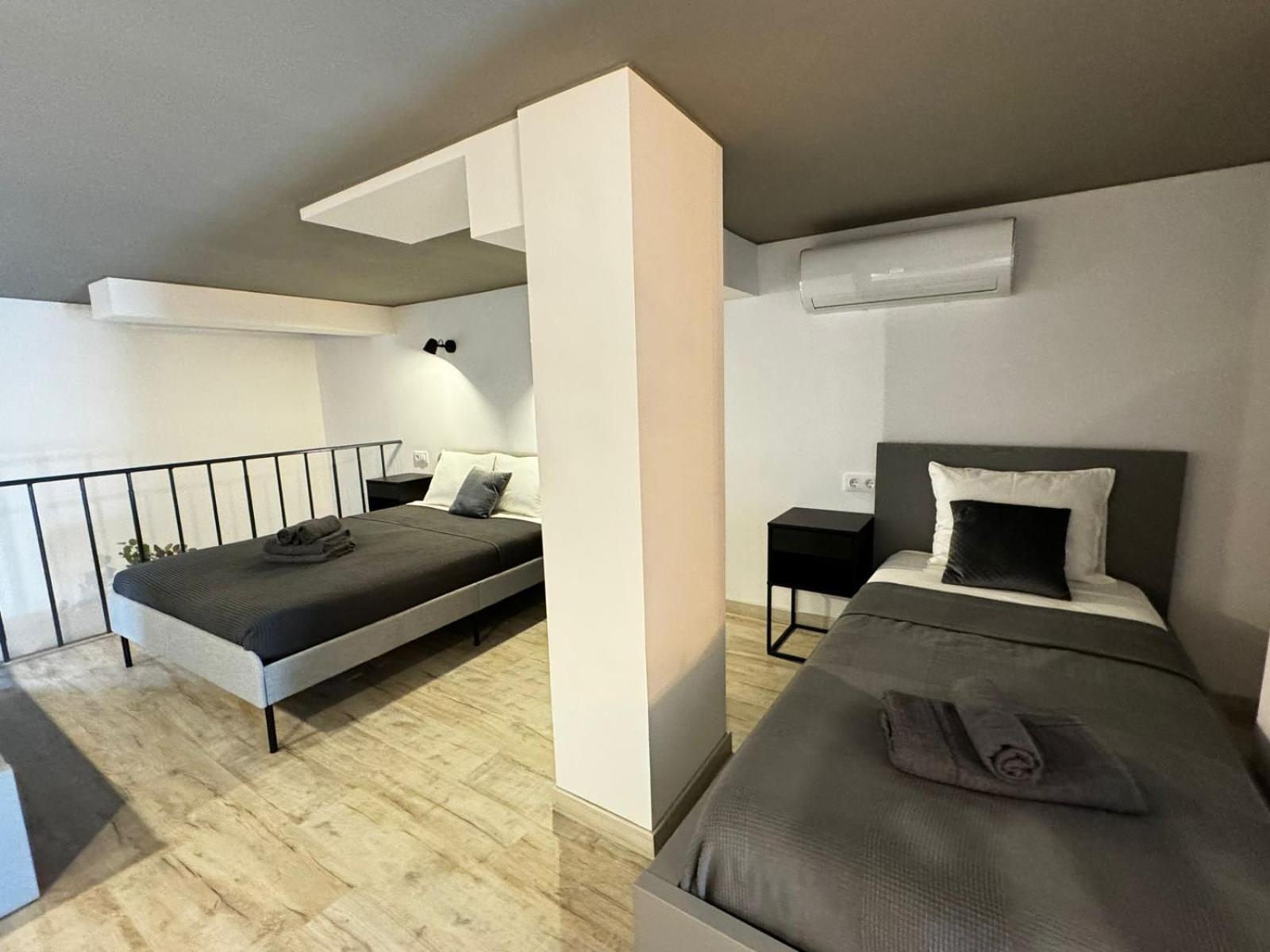 Melia Y Fuster 23c * València